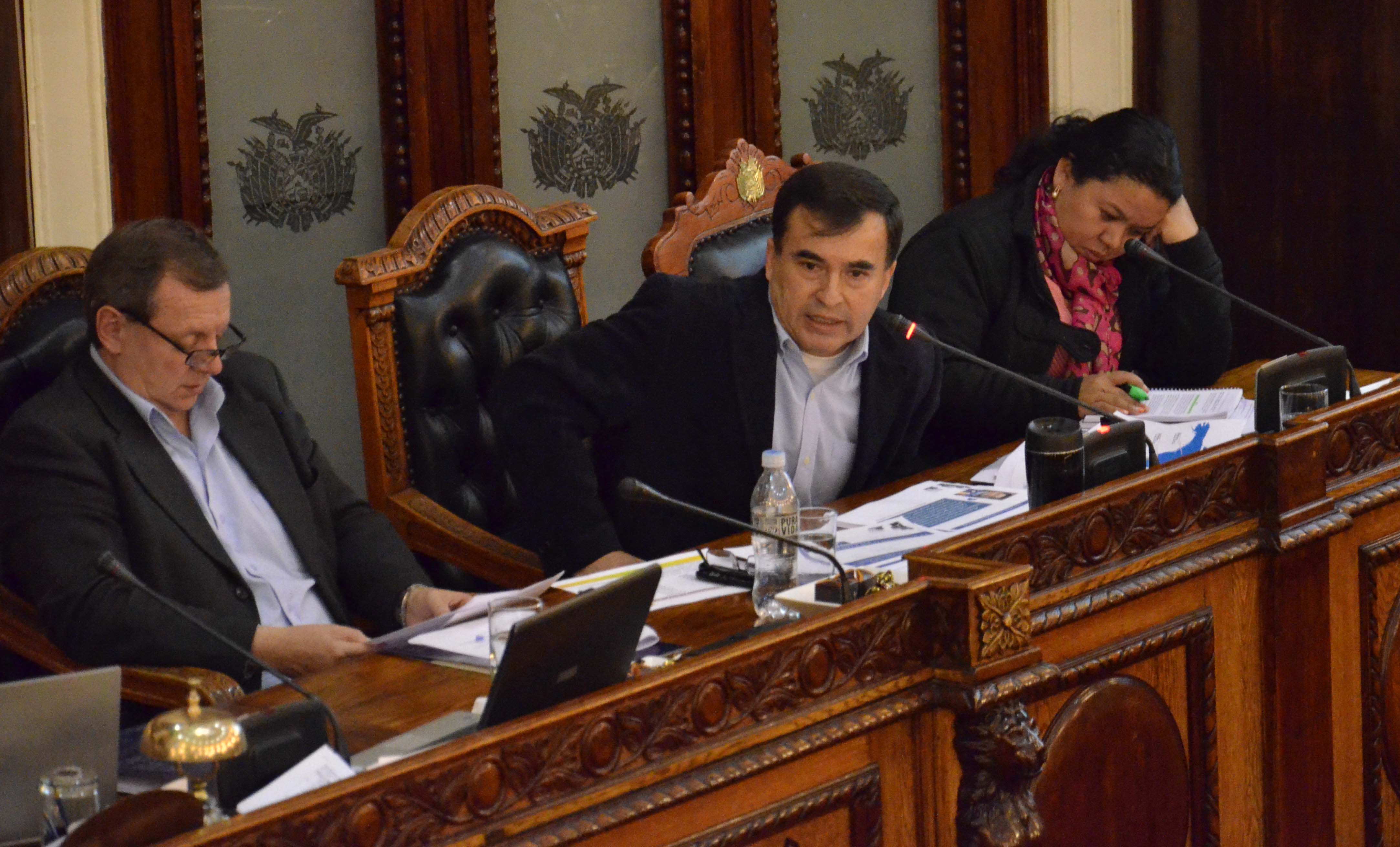 Quintana repudió la confabulación de medios de comunicación para desprestigiar a Evo Morales.