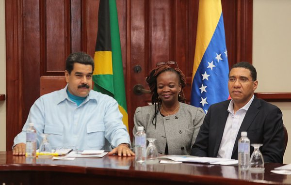 Maduro y Michael Holness revisan la agenda energética y comercial.