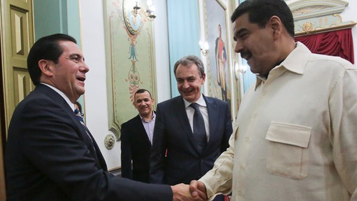 La reunión en República Dominicana se realiza luego de la visita de varios exmandatarios a Venezuela para promover el diálogo.