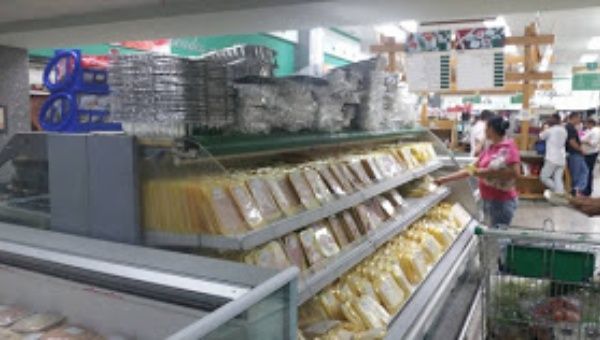 Ejecutivo vasco muestra en Facebook los supermercados de la clase alta en Caracas: no falta nada