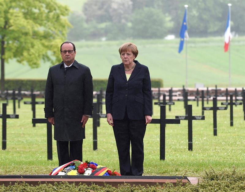 Hollande y Merkel coincidieron en que Verdún es símbolo de esperanza.