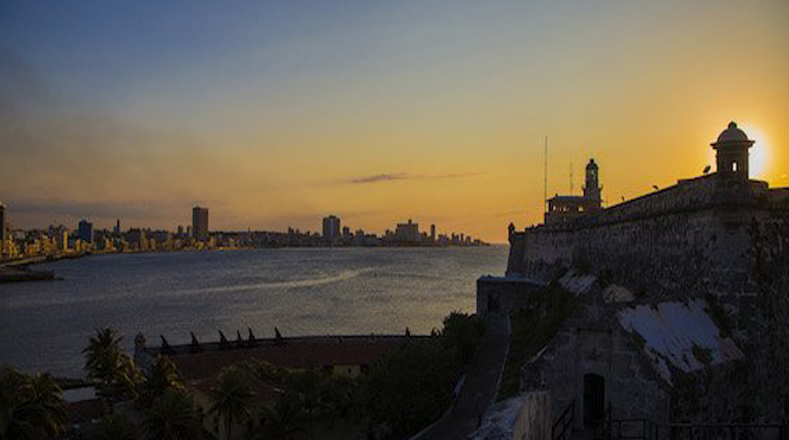 Los atardeceres de La Habana son otros de los regalos de la capital.