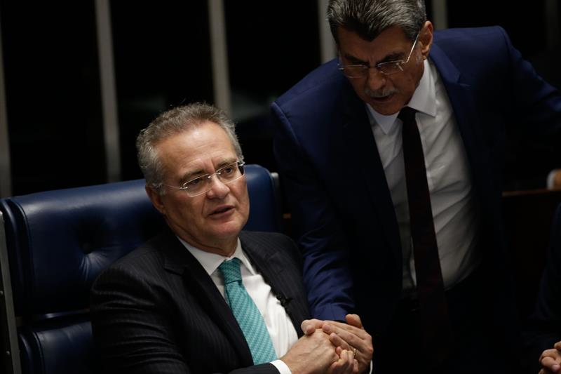 La acusación cae sobre Renan Calheiros, Romero Jucá y José Sarney, quienes promovieron el juicio político contra la mandataria de Brasil.