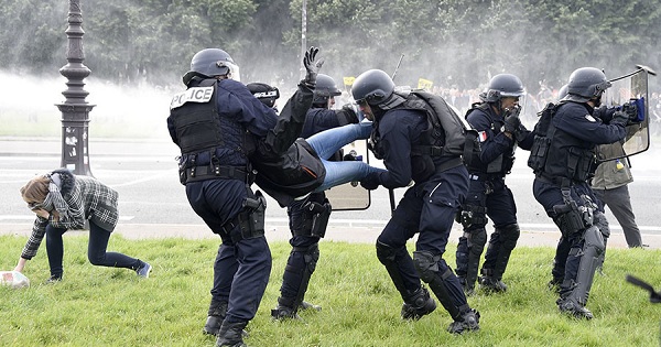 Las protestas del martes en Francia resultaron en 73 personas detenidas y 40 lesionadas.
