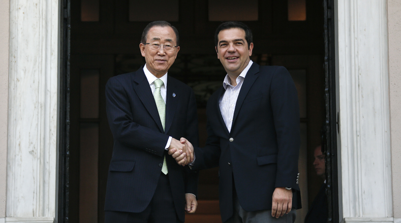 En su reunión con Alexis Tsipras, Ban Ki-moon lamentó la muerte de cientos de refugiados que cruzan el Mediterráneo con la esperanza de mejorar sus vidas.