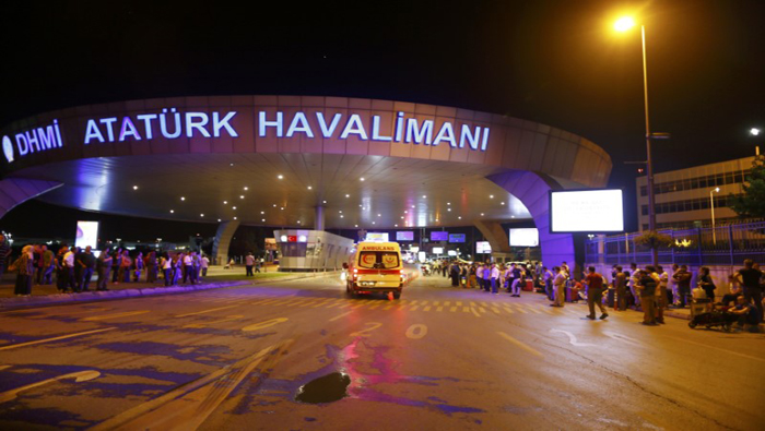 El ataque ocurrió a las 22H00 (hora local) en el aeropuerto internacional Atatürk.