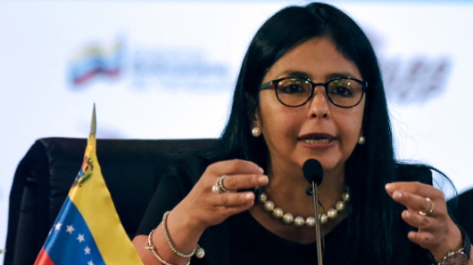 La canciller de Venezuela, Delcy Rodríguez, denunció que la acción constituye un nuevo atentado de la derecha latinoamericana contra su país.