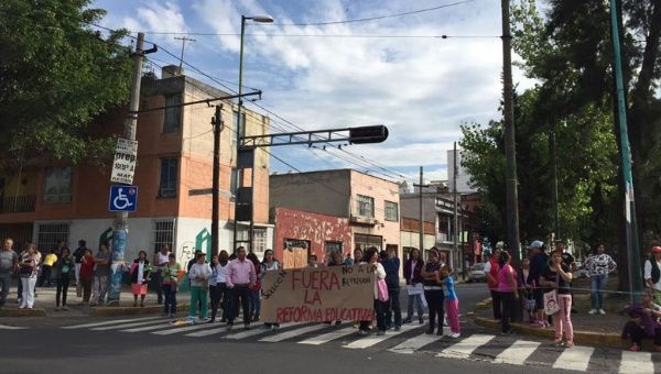 Mexicanos toman las calles del DF en apoyo a la CNTE