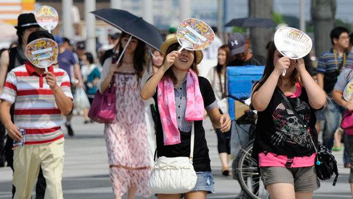 La ola de calor afecta a los japoneses, que sufren temperaturas superiores a los 38 grados centígrado.