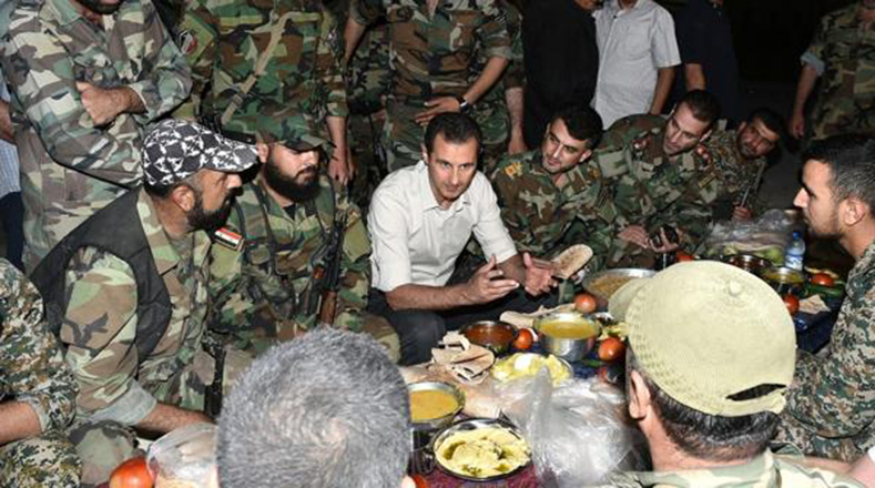 Bashar Al Assad con tropas del Ejercito Sirio