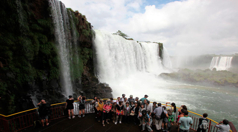 El 80 por ciento de las Cataratas de Iguazú está en territorio de Argentina y 20 por ciento de Brasil.