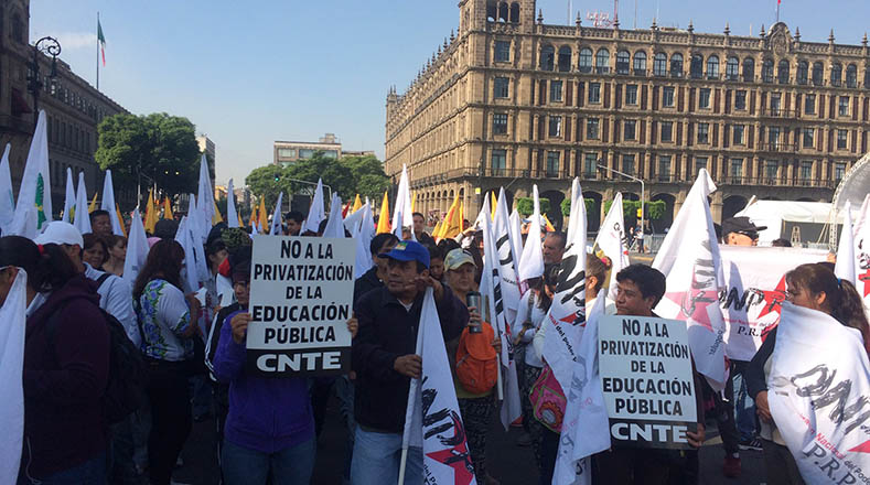 Maestros mexicanos exigen anulación de la reforma educativa