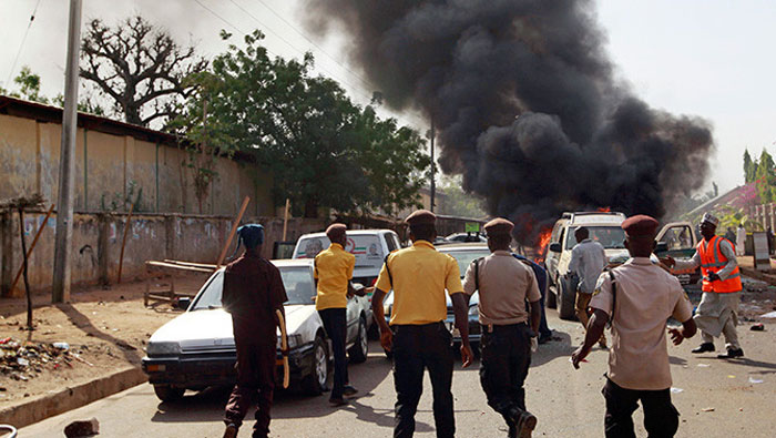 El portavoz del Ejército nigeriano, el coronel Sani Usman, informó que un atacante suicida intentó entrar en la mezquita principal de Damboa, 