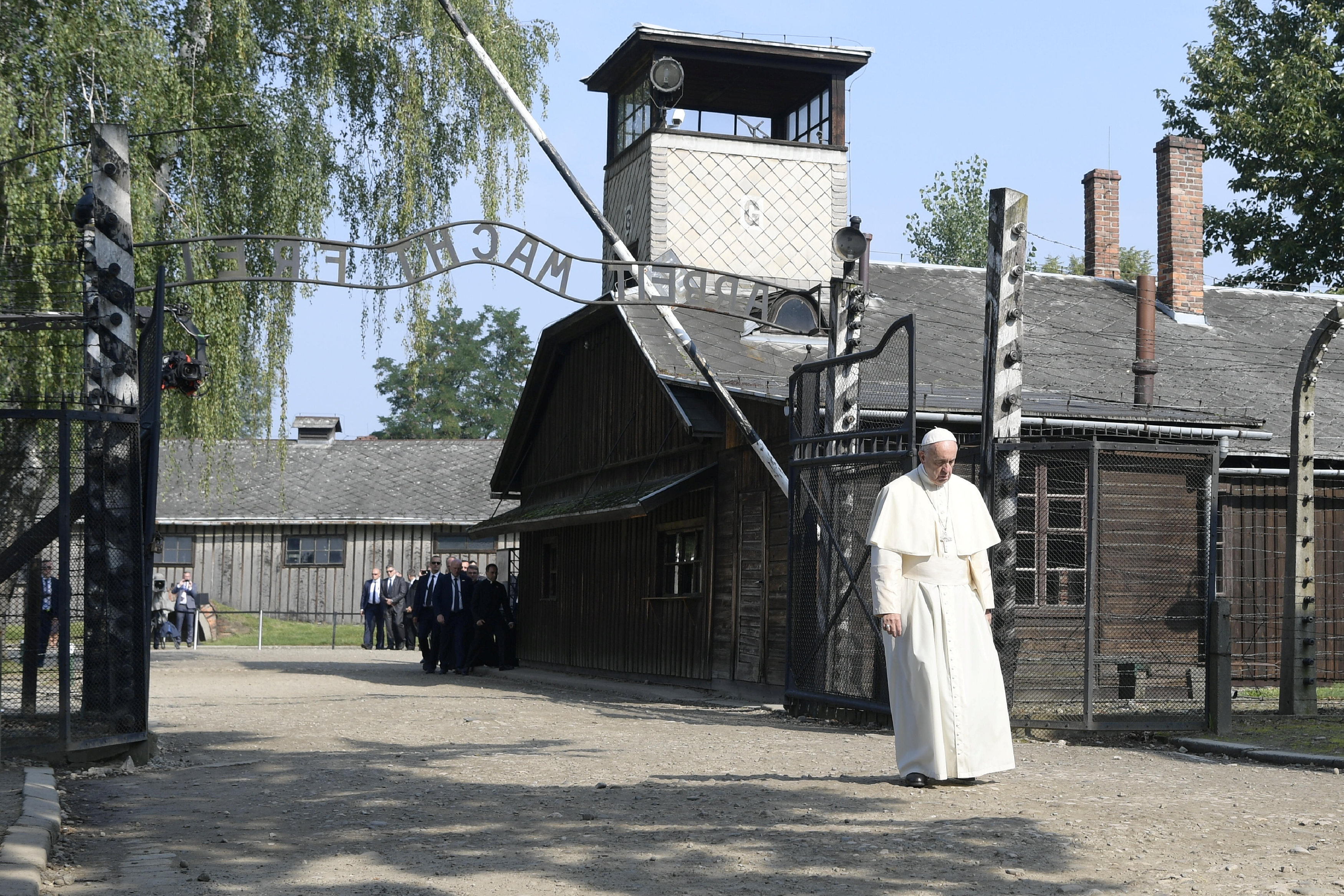 Papa Francisco visitó campo de exterminio nazi de Auschwitz