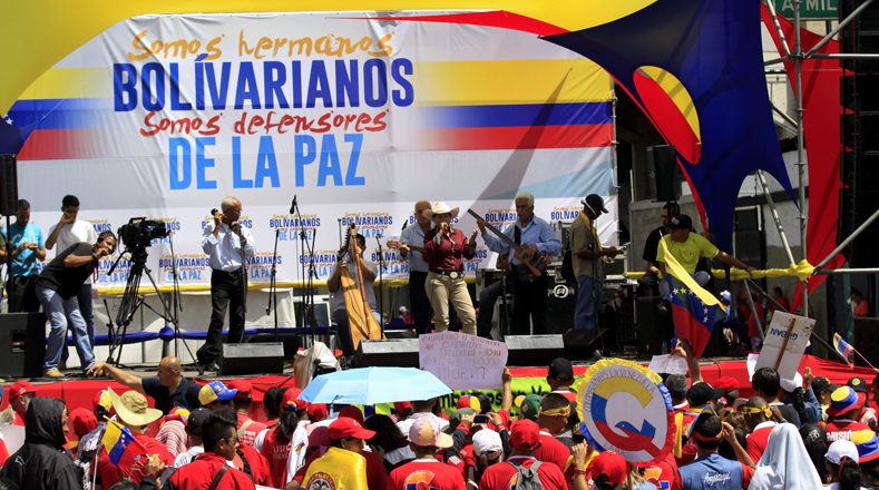 Colombianos marcharon desde Plaza Venezuela hasta la Plaza Bolívar en la capital del país para entregarle al mandatario nacional un conjunto de propuestas que buscan incrementar la producción y la distribución de alimentos en el país.