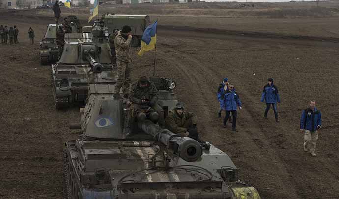 Los principales acuerdos de Minsk proponen un total alto al fuego en las regiones de Donetsk y Lugansk, repliegue de las tropas y el armamento de la zona de contención y la verificación de la tregua.