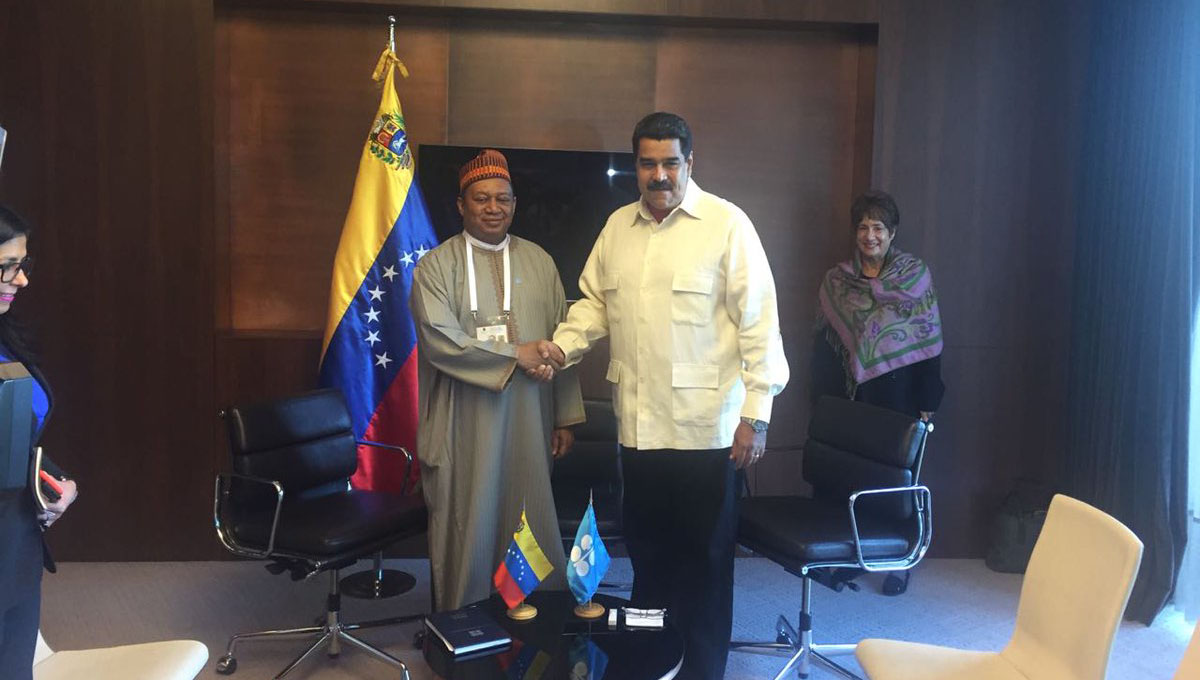 Maduro se reunió con Barkindo (izq.) en Estambul, Turquía.