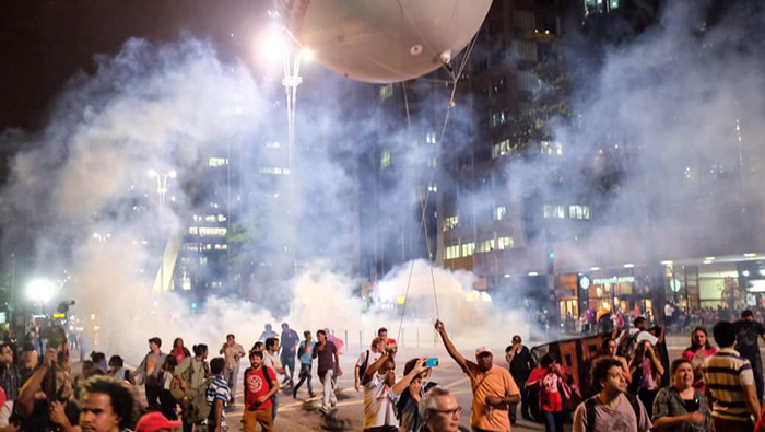 También iniciaron una ofensiva contra los manifestantes brasileños que reclamaban el respeto de la democracia en Brasil.