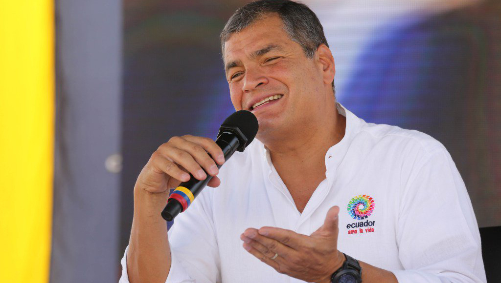 Correa ofreció el anuncio durante la emisión de su acostumbrado programa sabatino.