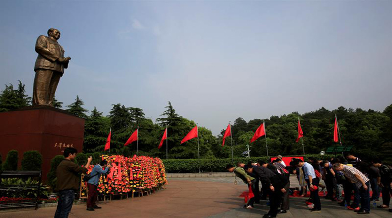 En Shaoshan los visitantes le hicieron reverencia al mayor artífice de la llamada Revolución Cultural.