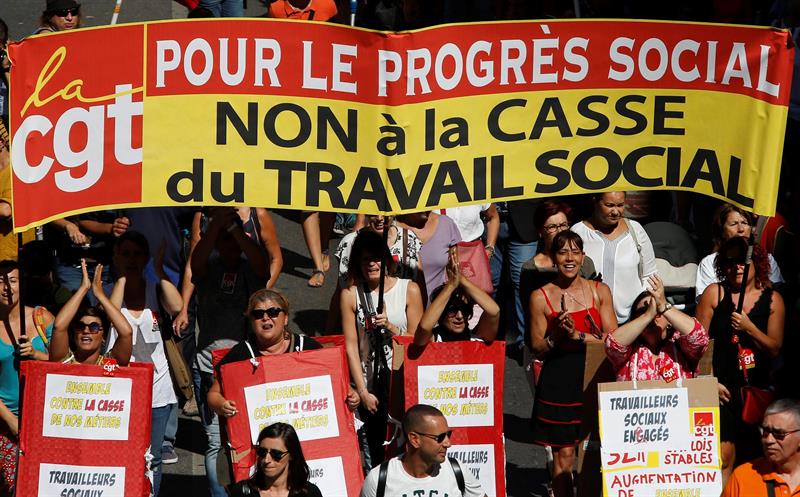 En París van cinco detenidos en menos de dos horas de protesta contra la reforma laboral de Francia.