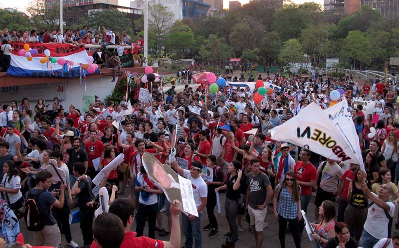 Estudiantes señalaron que la marcha efectuada el año pasado fue expiada por jefes militares del gobierno de Cartes.