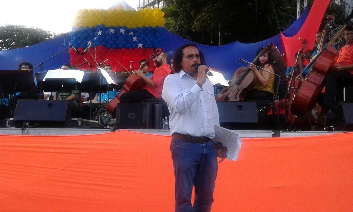 El presidente de la Banda Marcial de Caracas abrió el concierto.