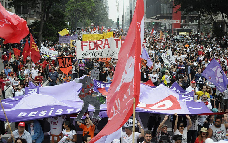 “Ningún Derecho a Menos” es el lema de la convocatoria de las organizaciones sociales y sindicales en Brasil.