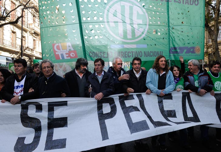 Nueva jornada de protestas en Argentina contra despidos y otras políticas neoliberales