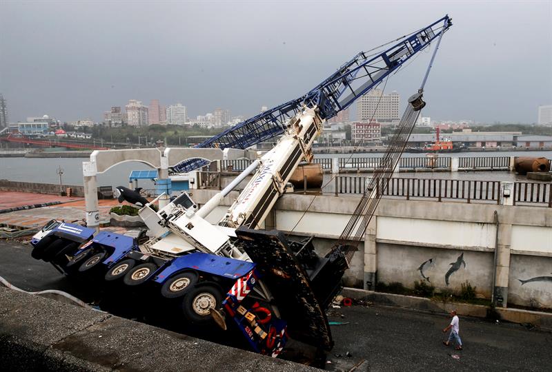 El tifón ha dejado a su paso por Taiwán cuatro muertos, 268 heridos y más de 8 mil 116 personas evacuadas.