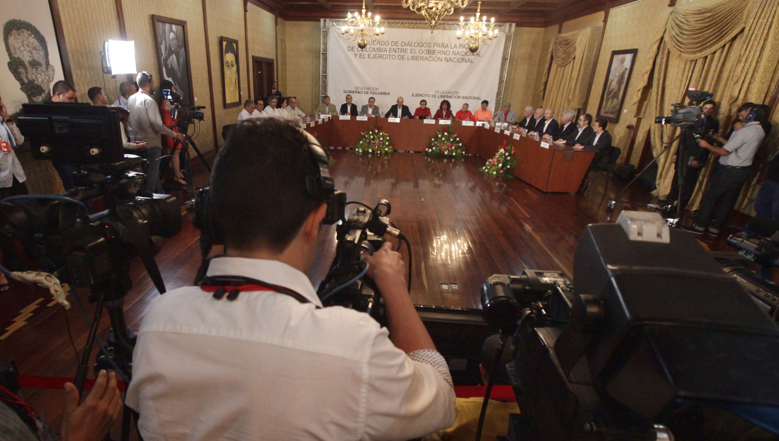 El anuncio del Gobierno colombiano y el ELN se dio en Caracas.