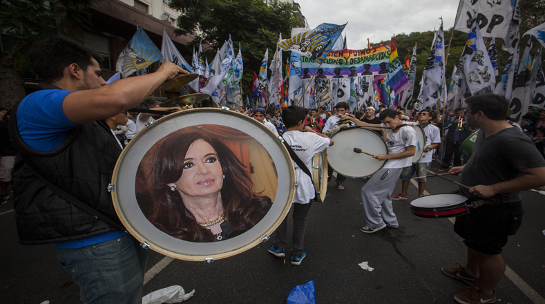 La juventud peronista rindió honor a la presidenta argentina Cristina Fernández por su lucha contra la violación a los Derechos Humanos. 