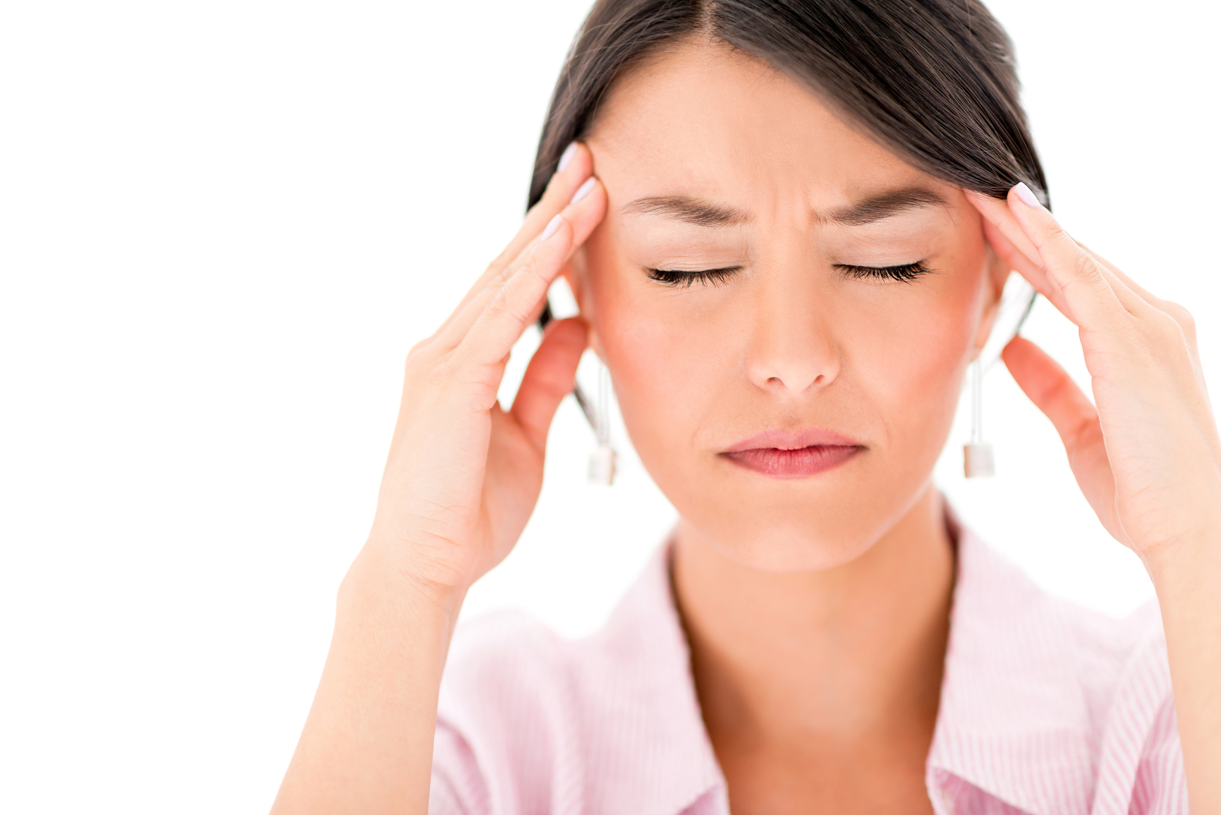 La migraña es dos veces más frecuente entre las mujeres que en los hombres debido a influencias hormonales.