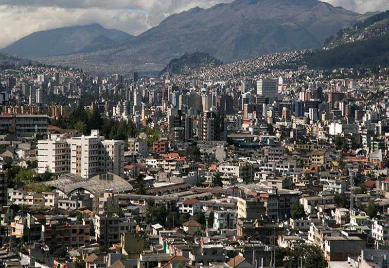 Los gobiernos locales deben construir “ciudades más capaces, más autónomas y más independientes”, aseveró el mandatario Correa.