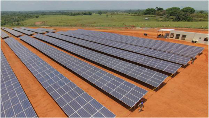 La planta solar es la primera en Bolivia con la cooperación del gobierno de Dinamarca. (Foto: HoyBolivia)