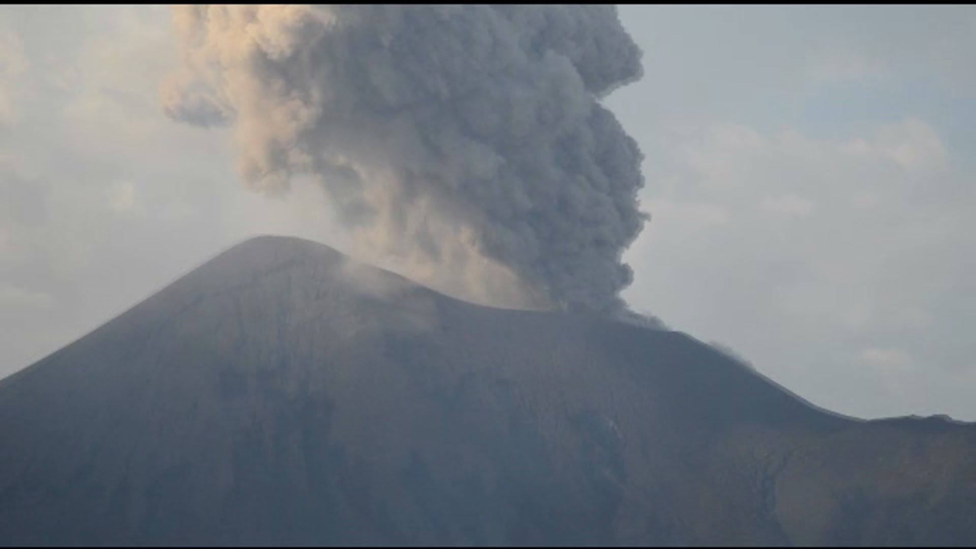 El Telica inició una actividad sísmica y eruptiva a inicios de mayo.