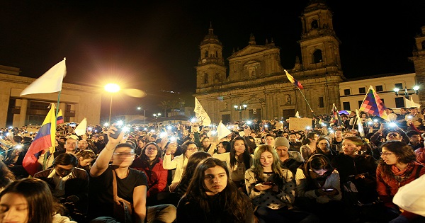 Supporters of the peace deal signed between the government and the Revolutionary Armed Forces of Colombia (FARC) rebels gather at Bolivar Square during a march for peace in Bogota, Colombia, October 20, 2016.