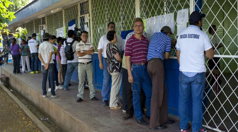 Desde temprano los ciudadanos acudieron a sus centros de votación