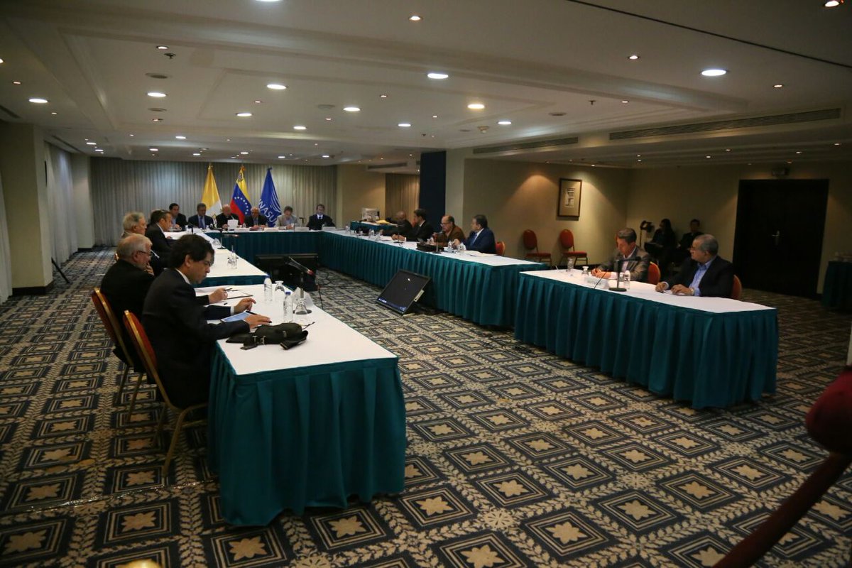 La mesa de diálogo se realiza para acordar temas de interés para los venezolanos.