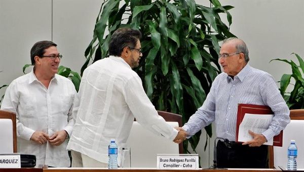  Colombia ya tiene nuevo acuerdo de paz y fue firmado en La Habana, Cuba.
