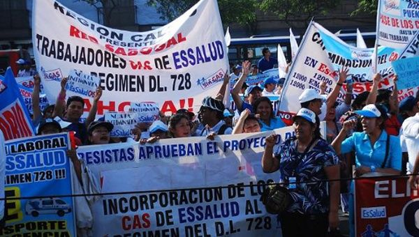 Médicos y enfermeras de Perú llaman a una reforma al sistema de salud