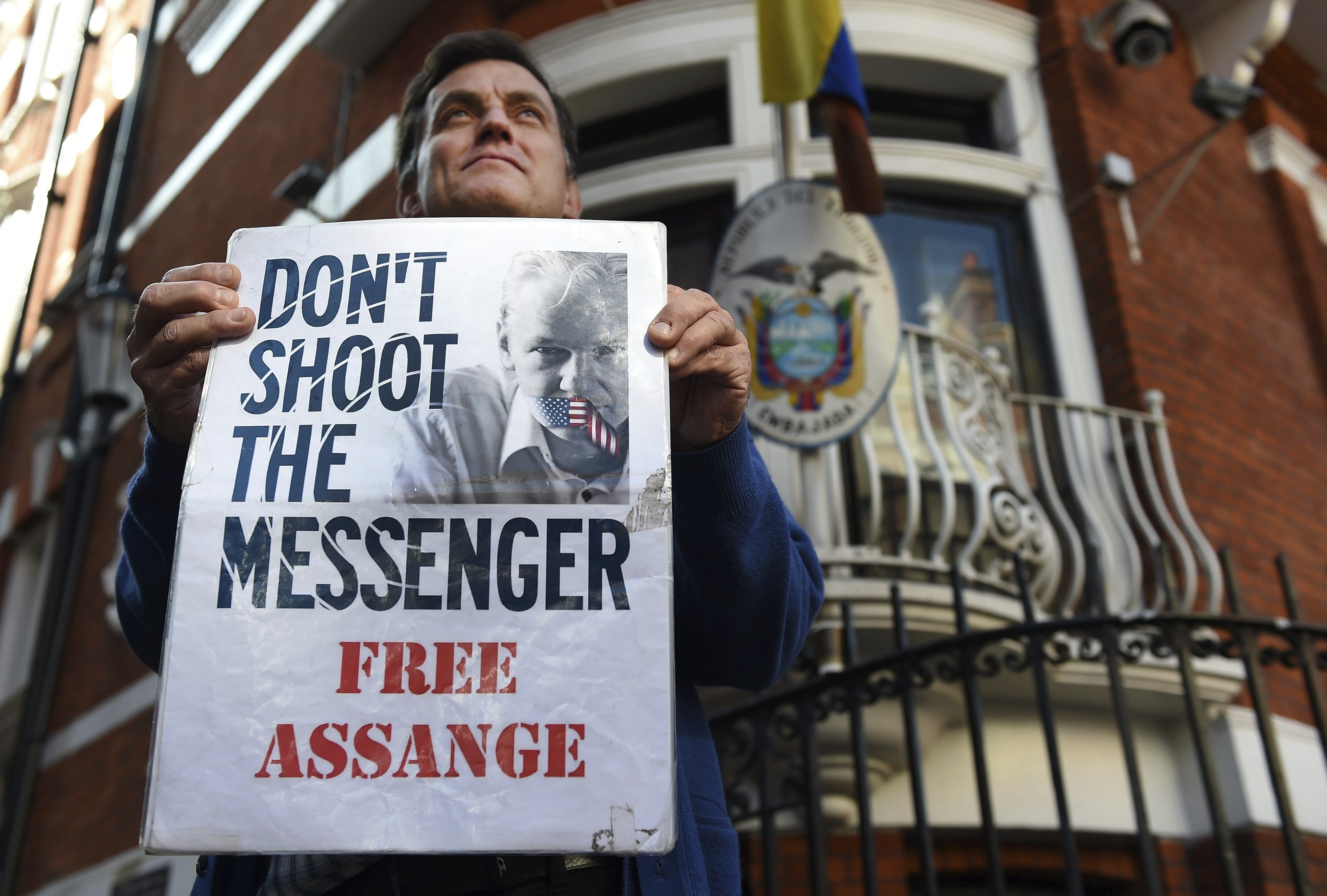 Assange, quien fundó WikiLeaks en 2006, es considerado un héroe por simpatizantes y activistas de la libertad de expresión.