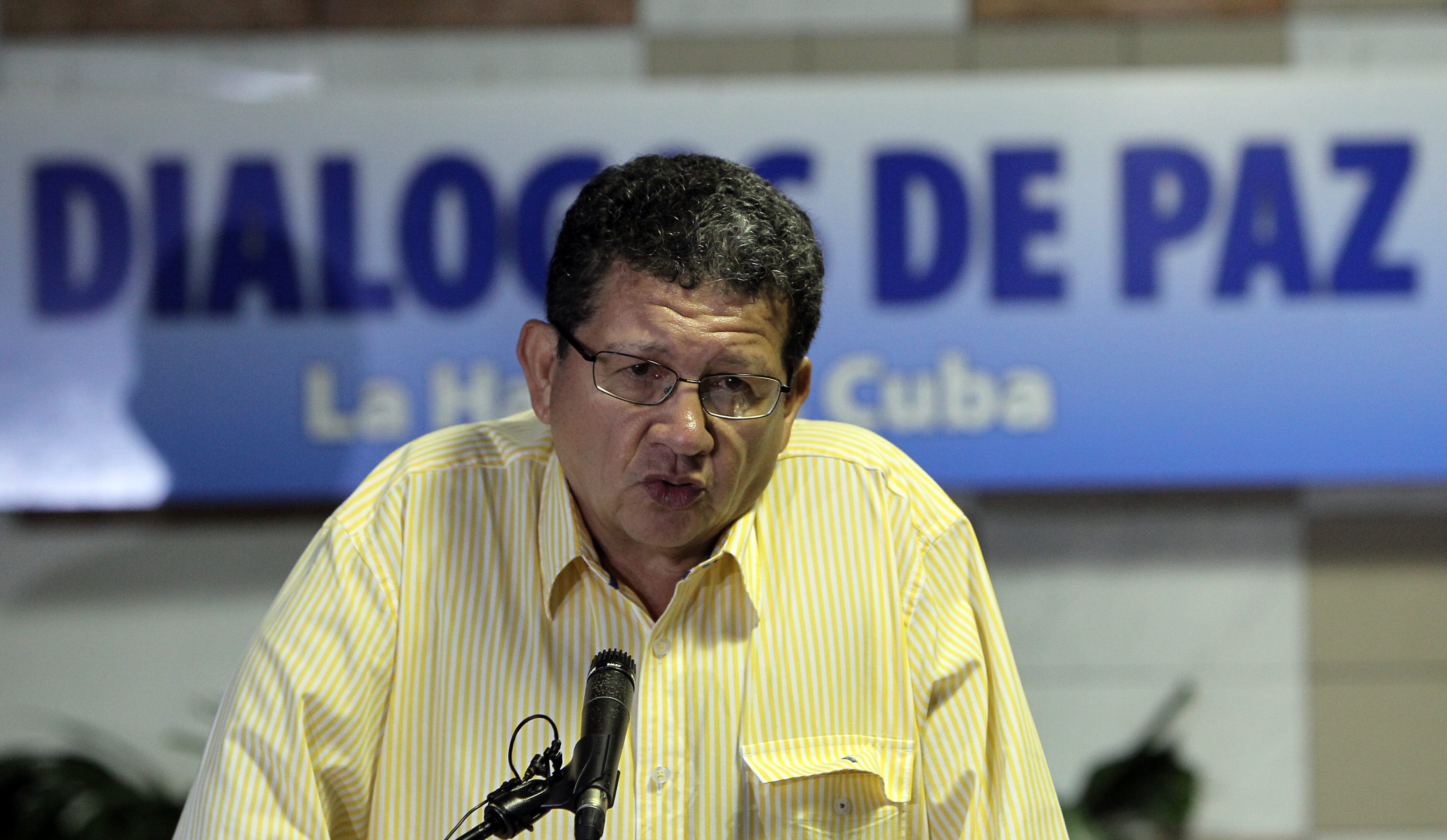 Uno de los jefes de las Fuerzas Armadas Revolucionarias de Colombia (FARC), Pablo Catatumbo, condenó hoy el asesinato sistemático de líderes campesinos