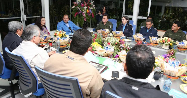 Presidente Daniel Ortega y otras autoridades de Nicaragua precisan las medidas preventivas ante el posible azote del huracán Otto.