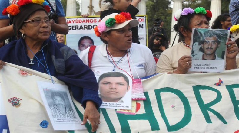También participan la organización Desaparecidos Justicia de Querétaro quienes buscan a sus familiares desde hace una década sin obtener ningún resultado.
