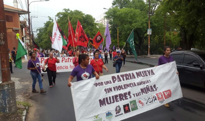 En Paraguay, la marcha partió de la Plaza Italia, se hará una parada frente a la Fiscalía y luego en el Ministerio del Interior.