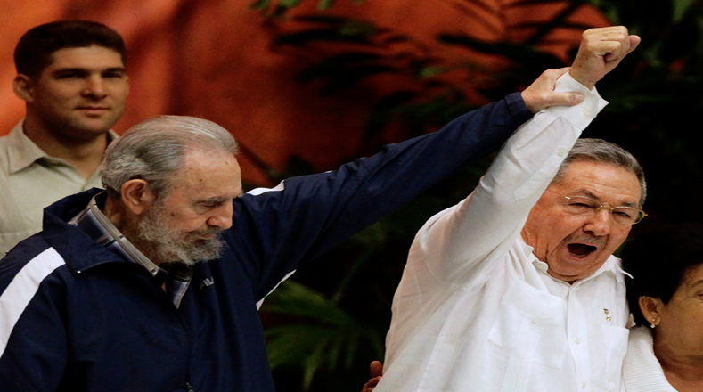 Fidel tuvo la satisfacción de legar el liderazgo de la Revolución Cubana a su hermano, Raúl Castro.
