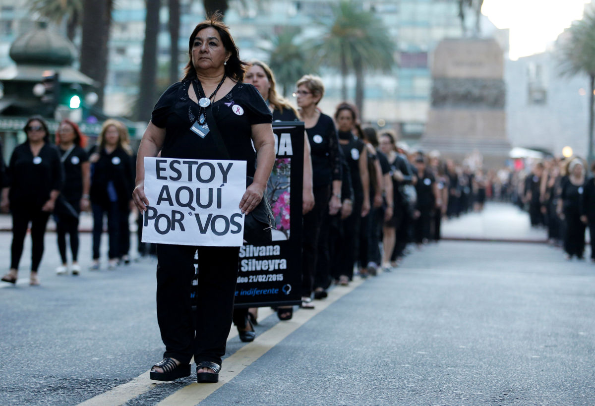 En Uruguay miles de personas marcharon de negro y en silencio.