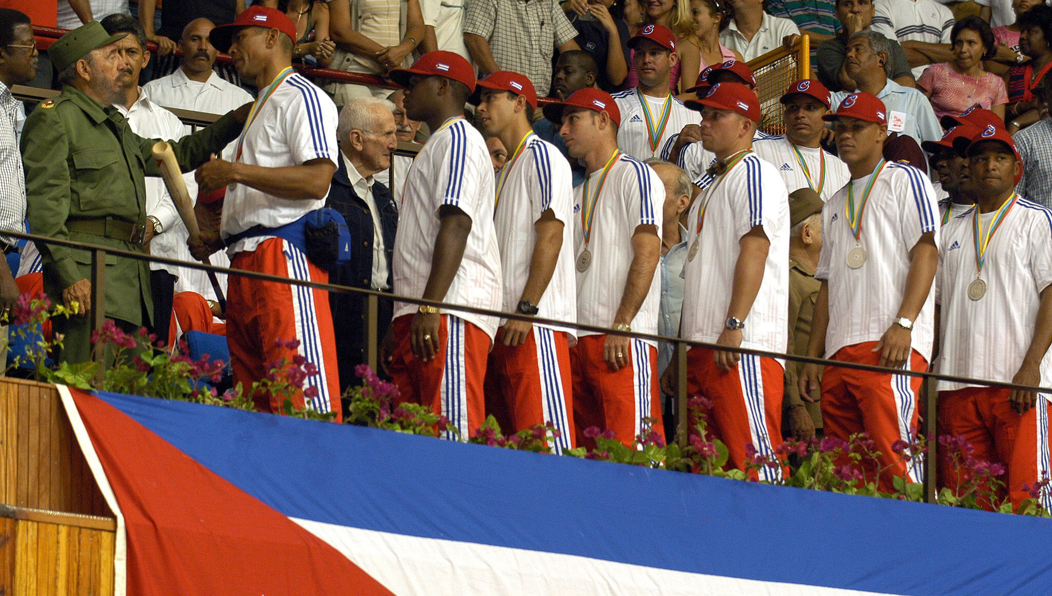 Fidel Castro (i) era un amante del béisbol.