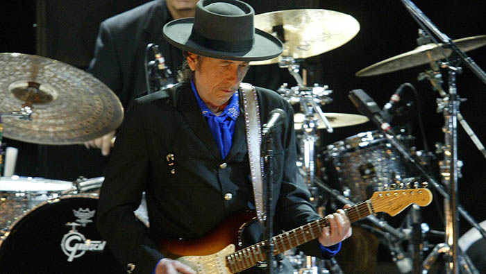 Bob Dylan anunció que no asistirá a la ceremonia de premiación de la academia sueca.